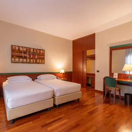 فندق Raffaello 4*