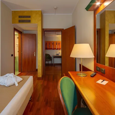 فندق Raffaello 4*