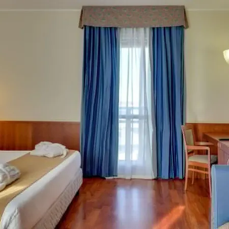 فندق Raffaello 4*