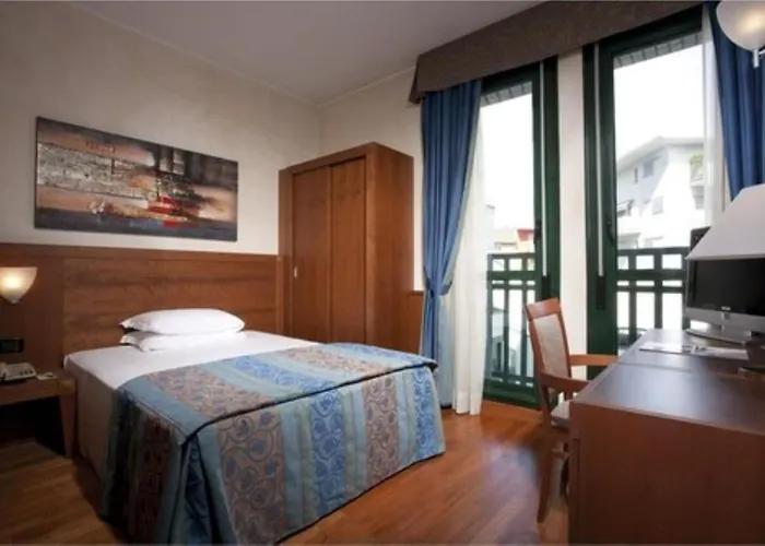 拉斐尔酒店 4* 米兰